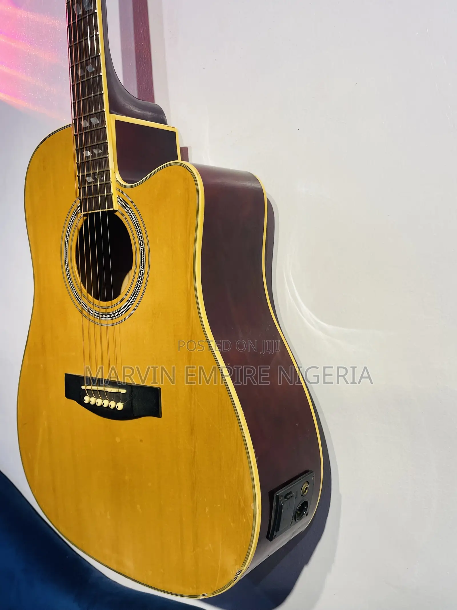Yamaha Y0708k Cutaway Acoustic-Electric Semi-Acoustic Guitar F6000EQ