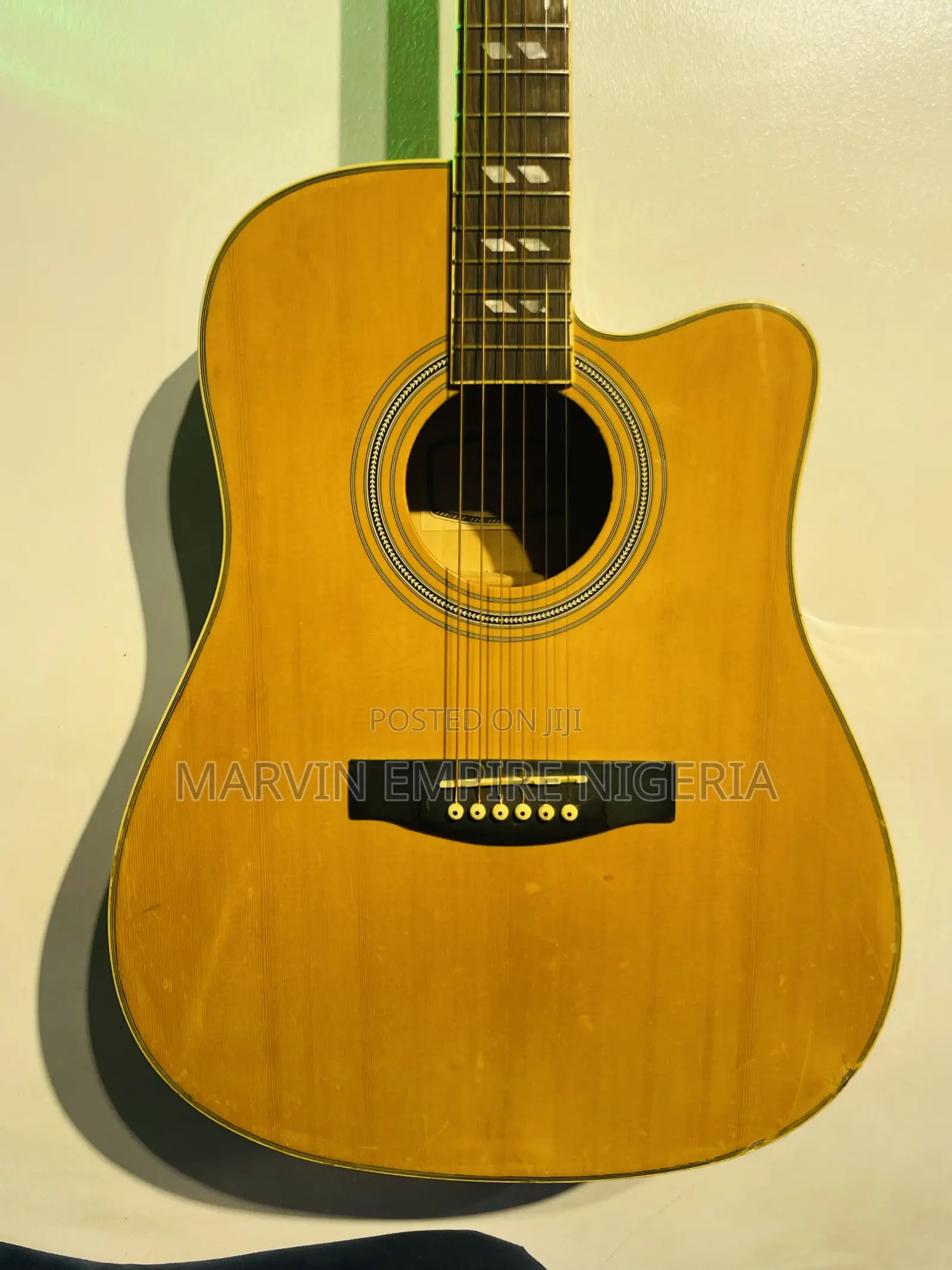 Yamaha Y0708k Cutaway Acoustic-Electric Semi-Acoustic Guitar F6000EQ