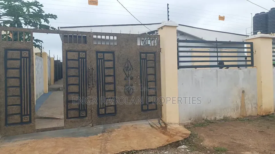 Furnished 8bdrm Apartment in Baba Ode, Ilorin South for sale