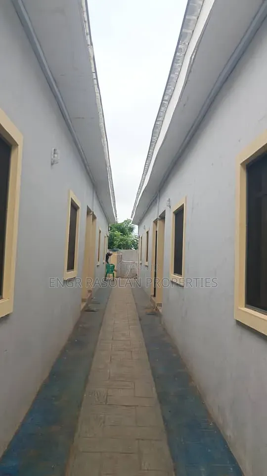 Furnished 8bdrm Apartment in Baba Ode, Ilorin South for sale