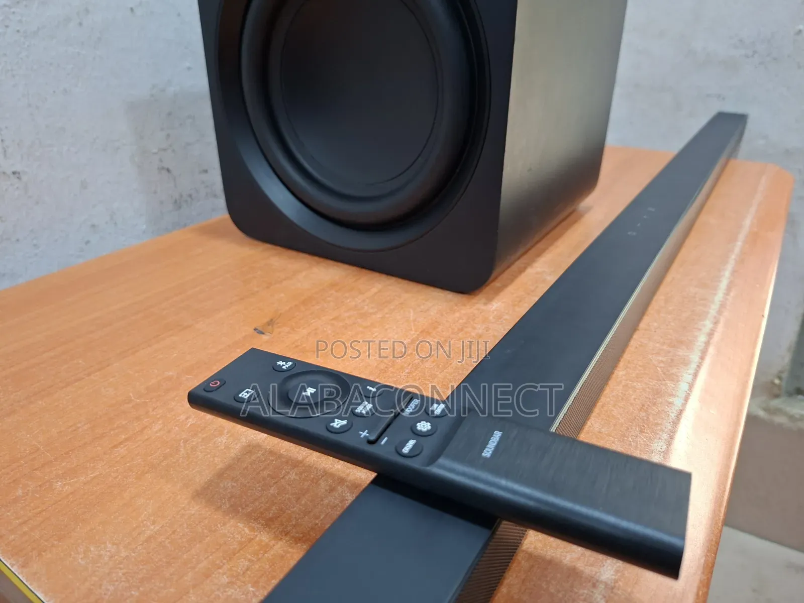 Samsung "Ultra-Slim" Soundbar S800B With Its Wireless Subwoofer