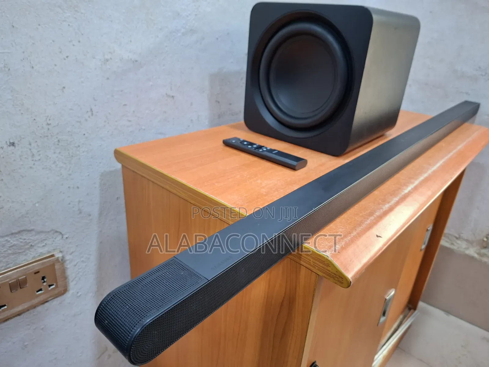 Samsung "Ultra-Slim" Soundbar S800B With Its Wireless Subwoofer