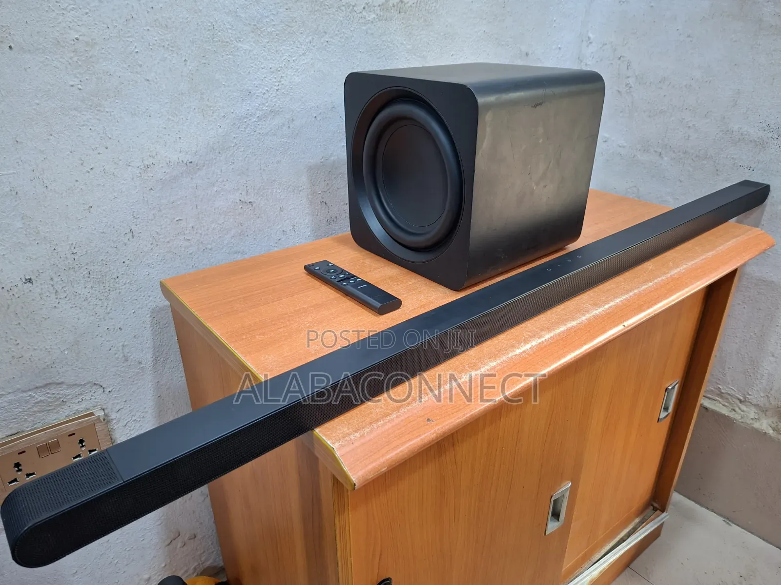 Samsung "Ultra-Slim" Soundbar S800B With Its Wireless Subwoofer