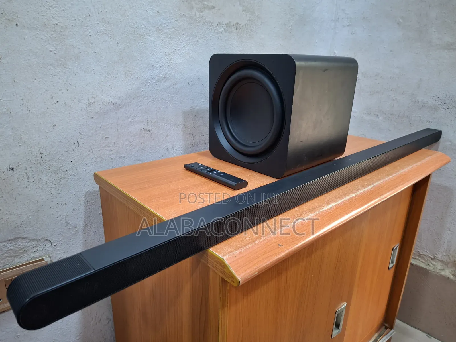 Samsung "Ultra-Slim" Soundbar S800B With Its Wireless Subwoofer