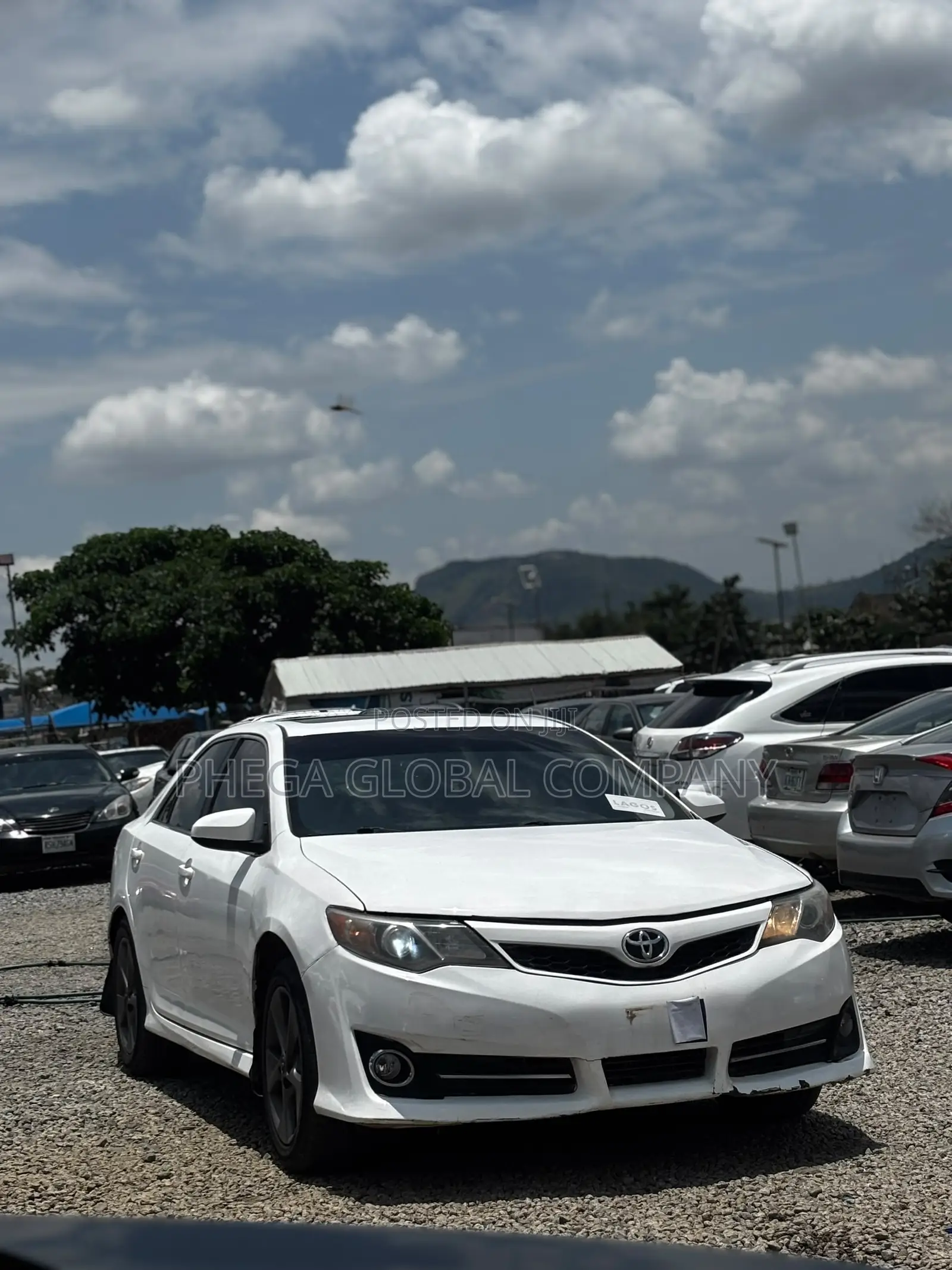 Toyota Camry SE 4dr Sedan (2.5L 4cyl 6A) 2013 White