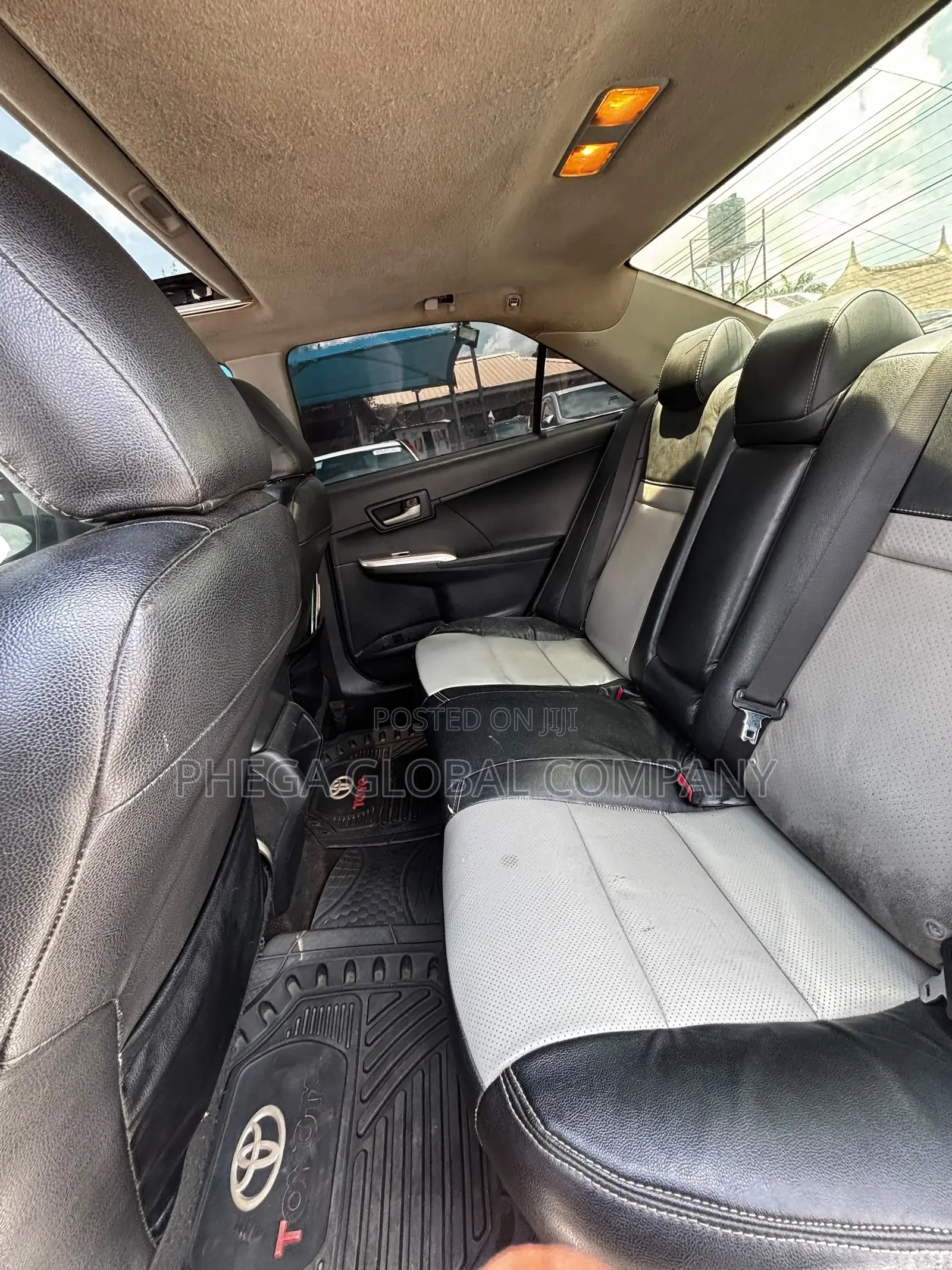 Toyota Camry SE 4dr Sedan (2.5L 4cyl 6A) 2013 White