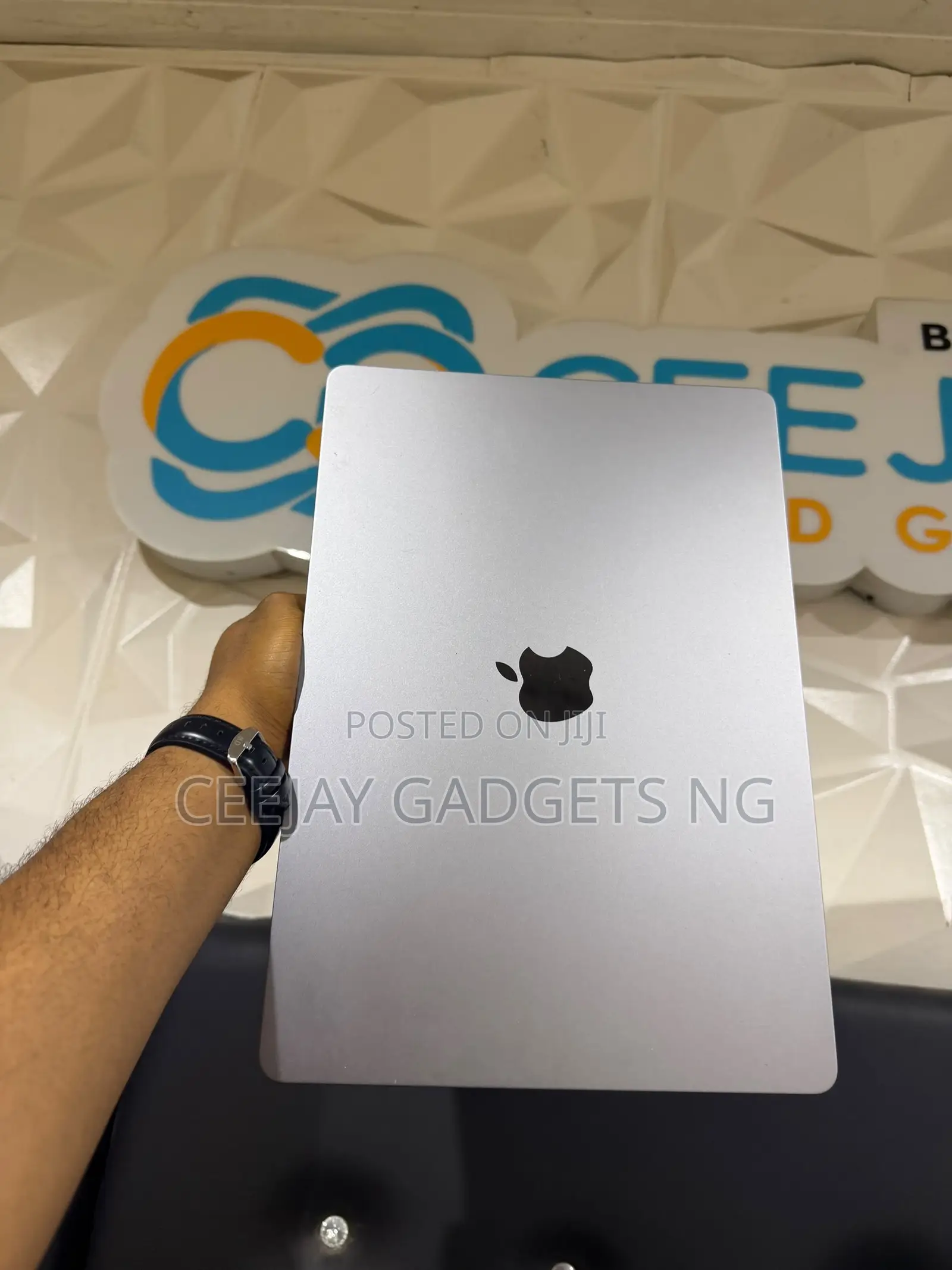 Laptop Apple MacBook Air 2024 M3 16GB Apple M3 SSD 512GB