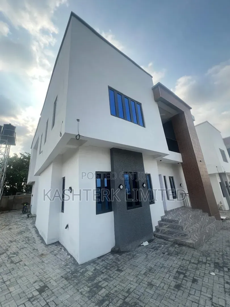 5bdrm Duplex in Guzape for sale