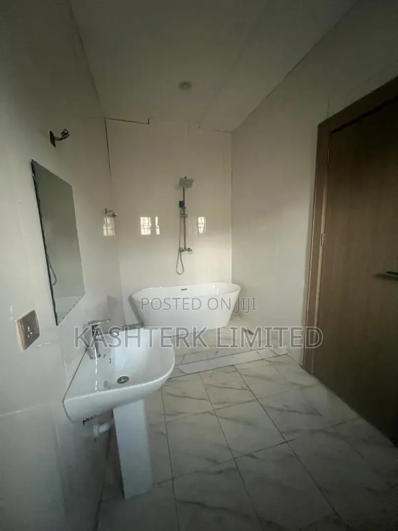5bdrm Duplex in Guzape for sale