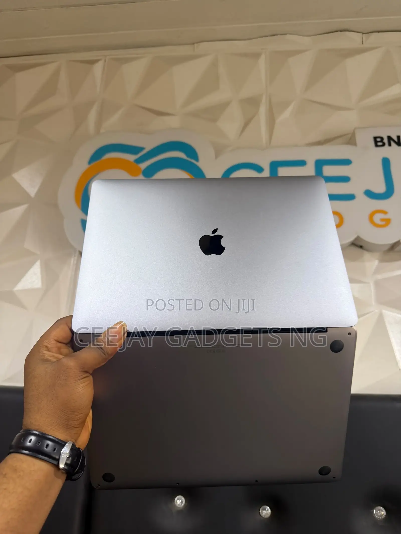 Laptop Apple MacBook Air 2020 8GB Intel Core i5 SSD 256GB