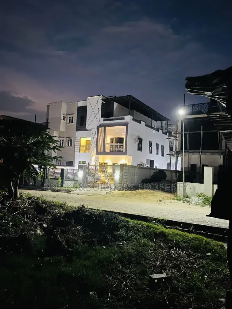 5bdrm Duplex in Idu Industrial for sale