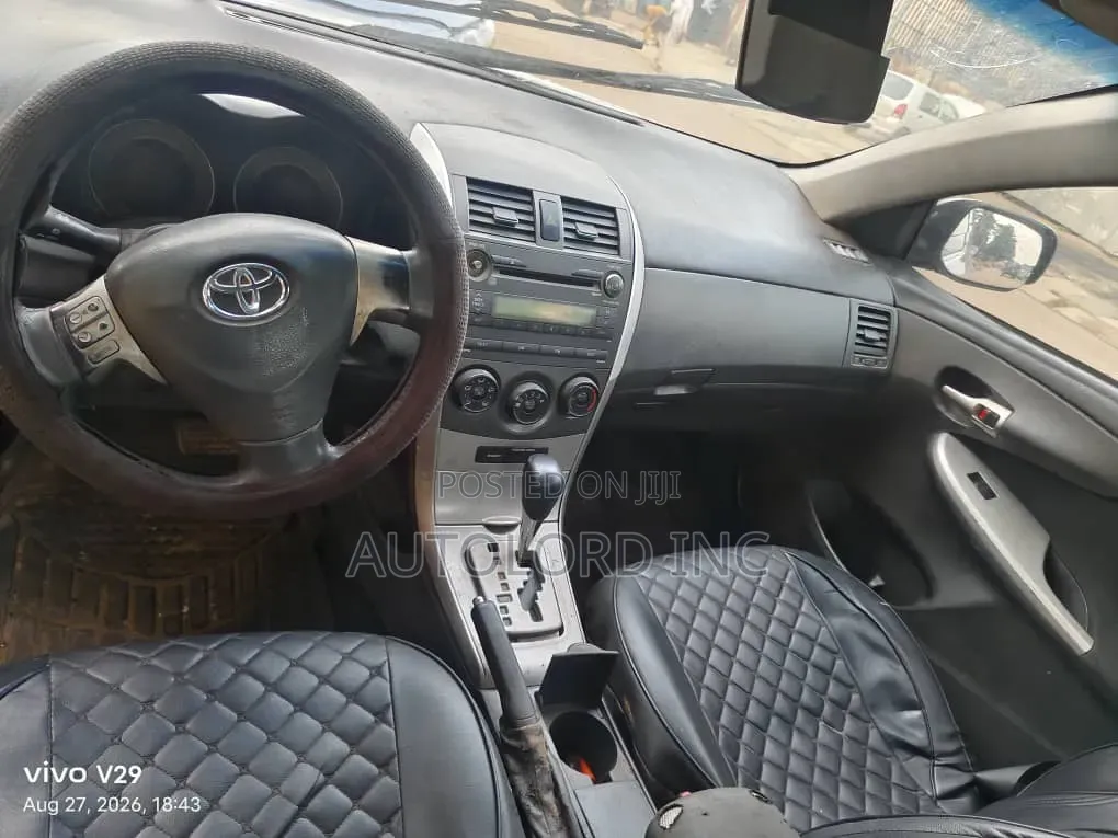 Toyota Corolla LE 4dr Sedan (1.8L 4 cyl 4A) 2009 Silver