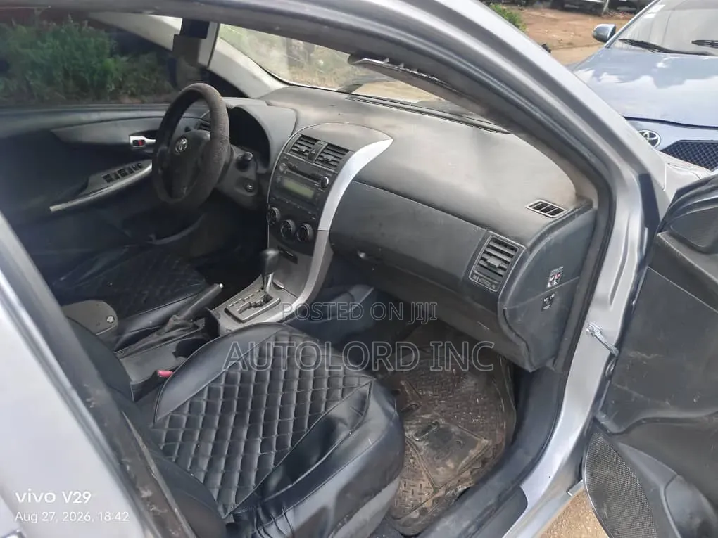 Toyota Corolla LE 4dr Sedan (1.8L 4 cyl 4A) 2009 Silver