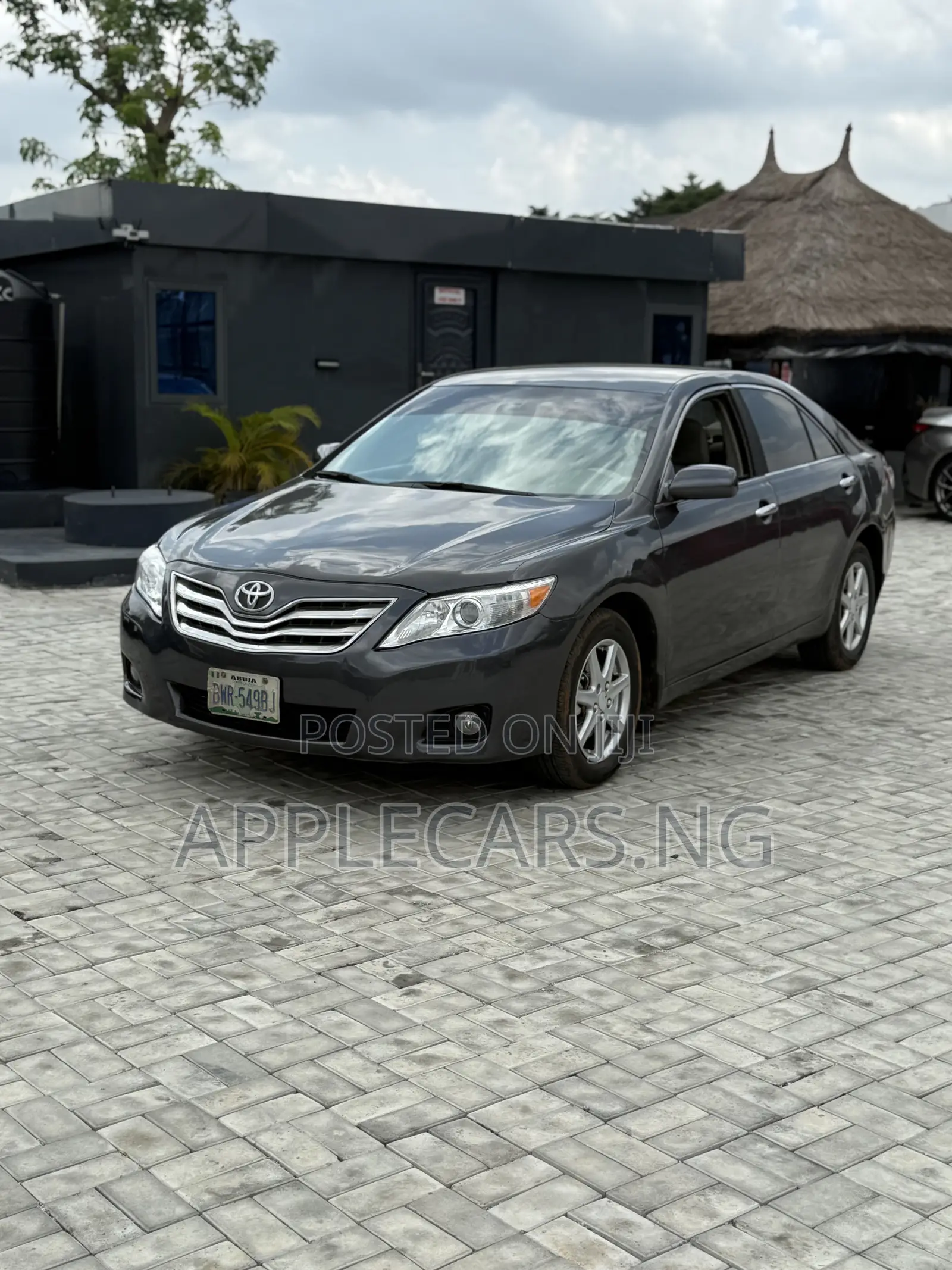 Toyota Camry Base 4dr Sedan (2.5L 4cyl 6M) 2011 Gray