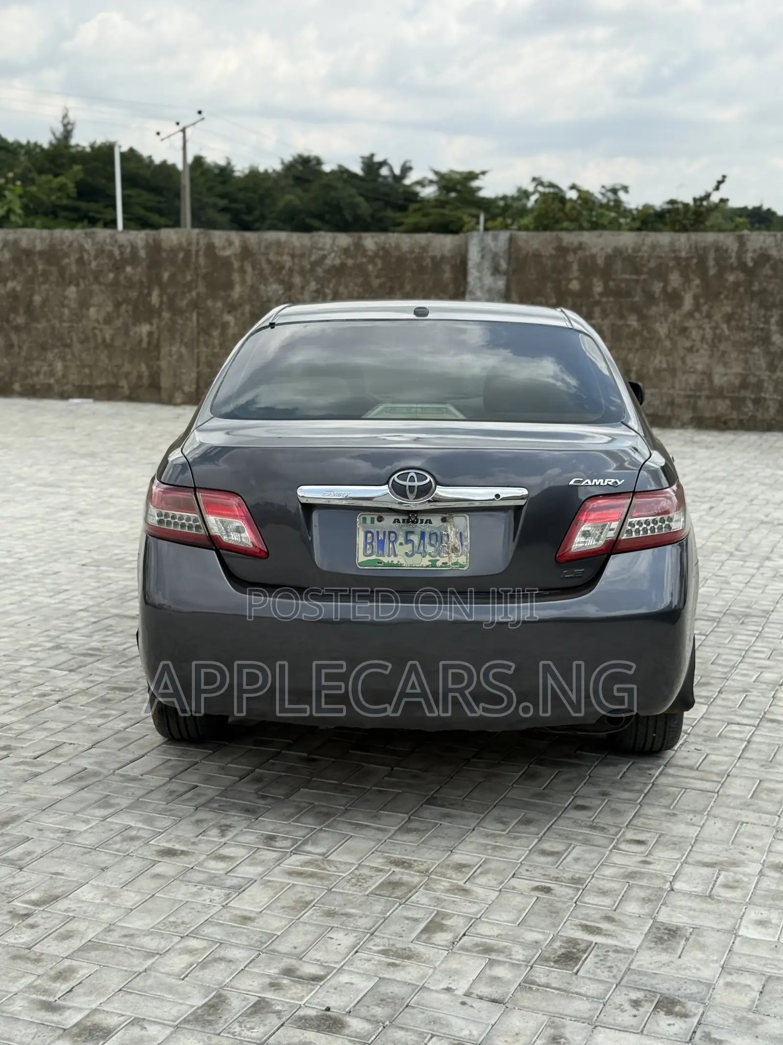 Toyota Camry Base 4dr Sedan (2.5L 4cyl 6M) 2011 Gray