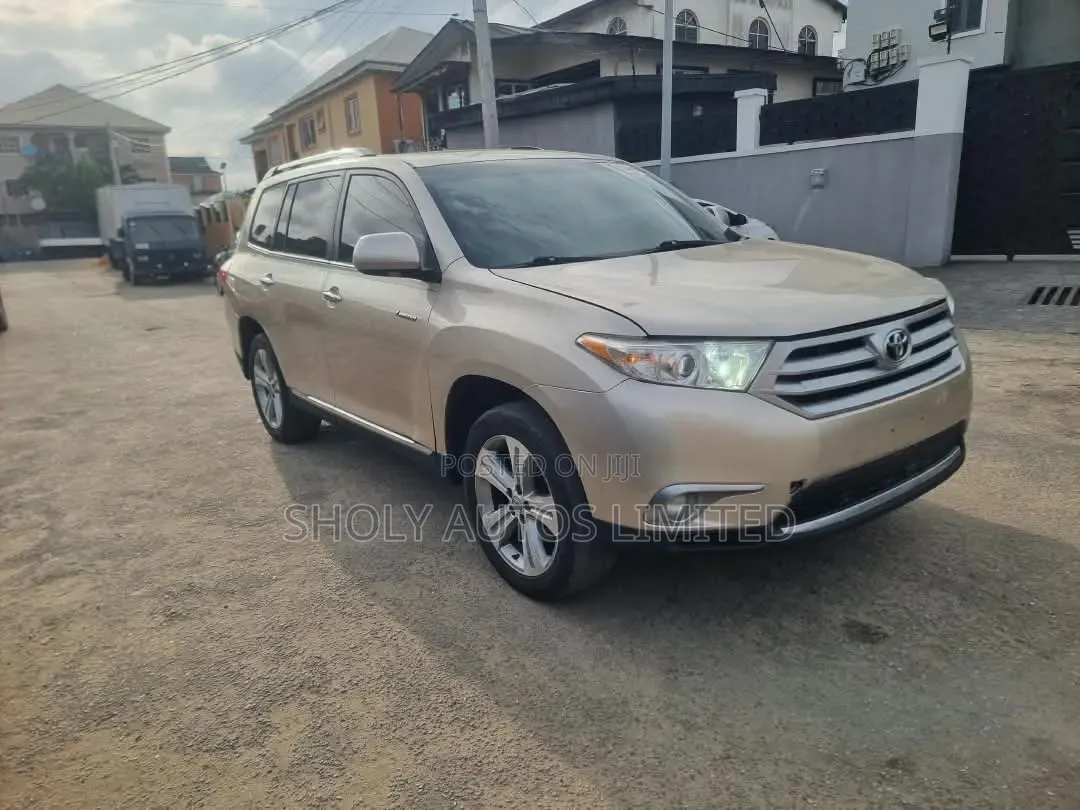 Toyota Highlander 2011 Gold