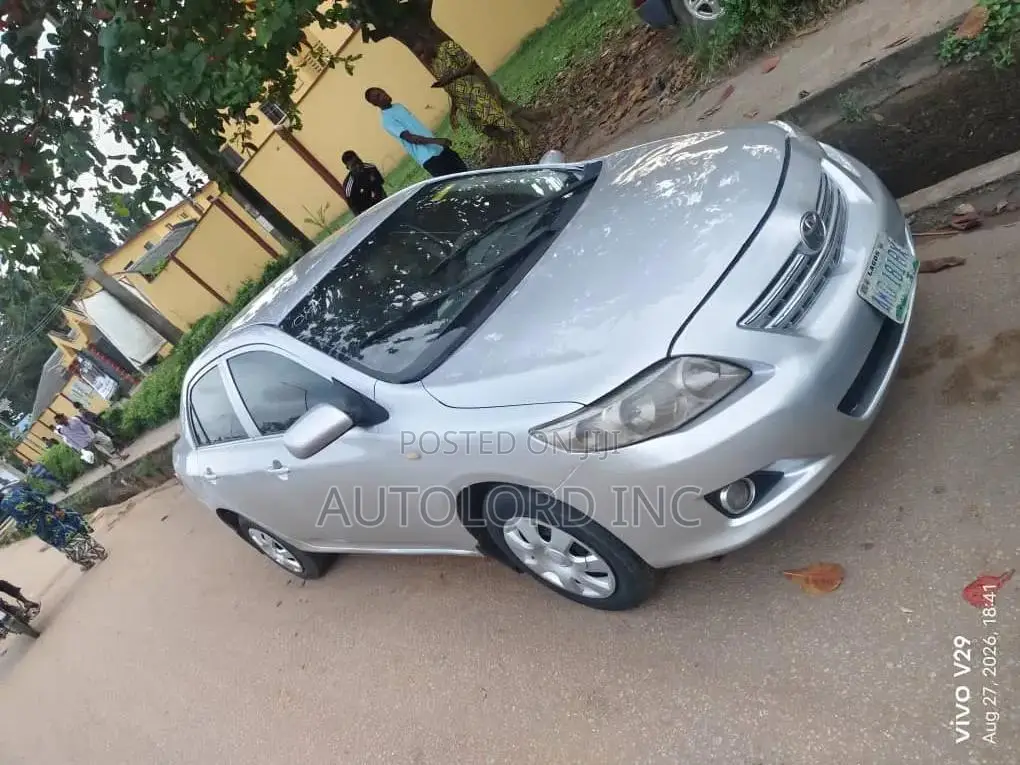 Toyota Corolla LE 4dr Sedan (1.8L 4 cyl 4A) 2009 Silver