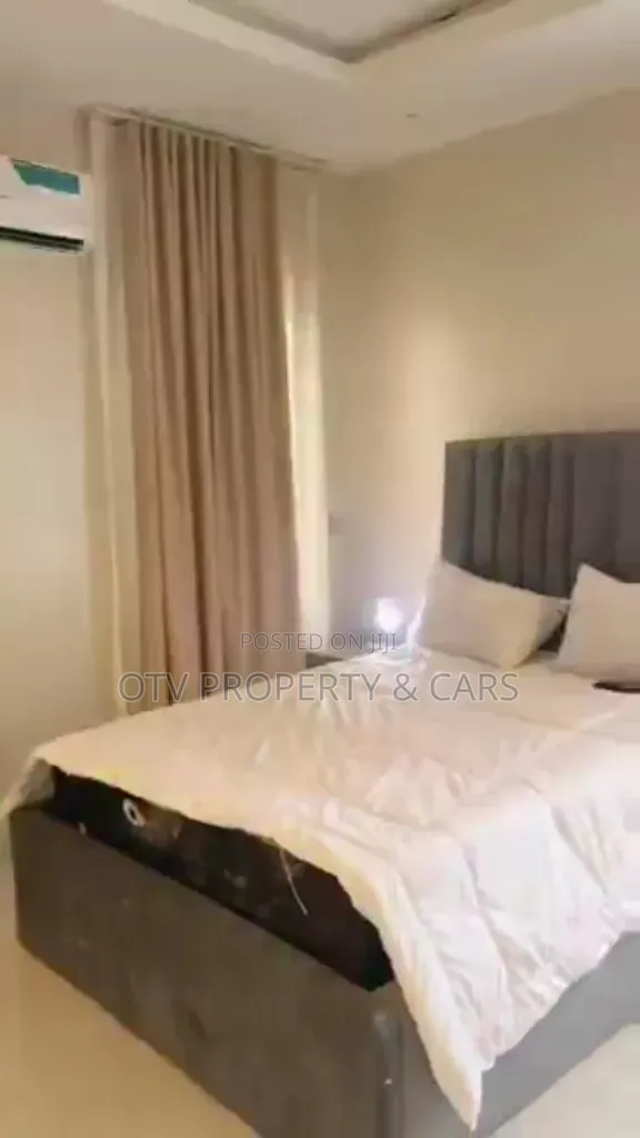 3bdrm Apartment in Lekki Phase 1 for sale