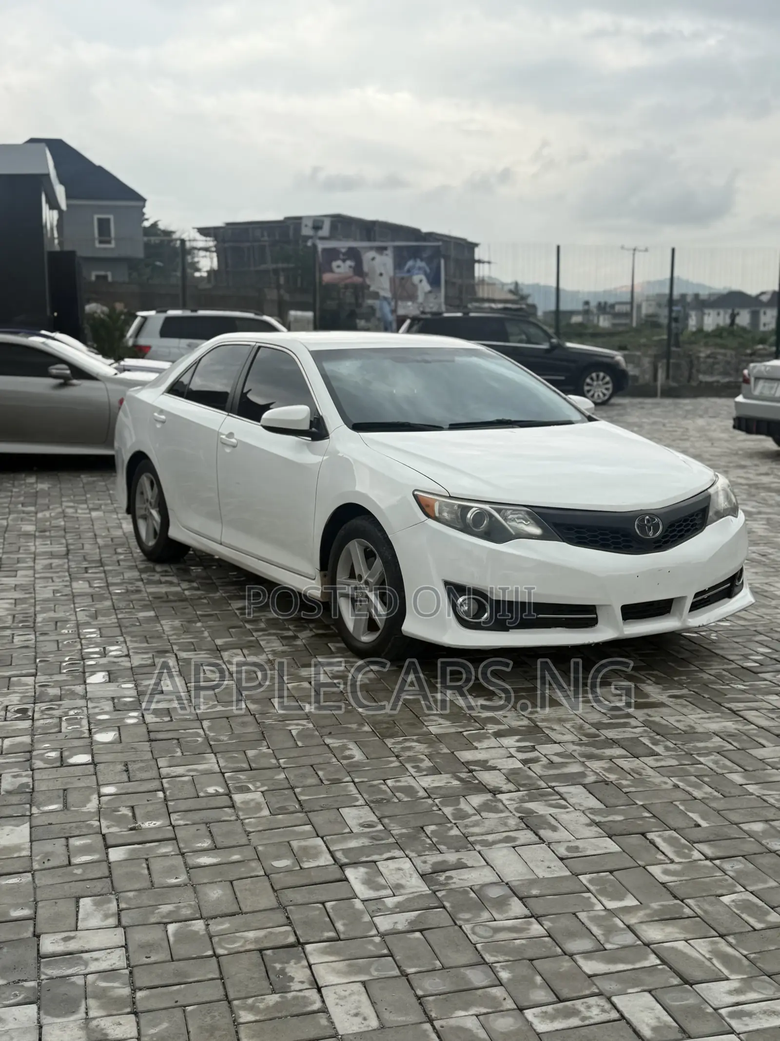 Toyota Camry SE 4dr Sedan (2.5L 4cyl 6A) 2013 White