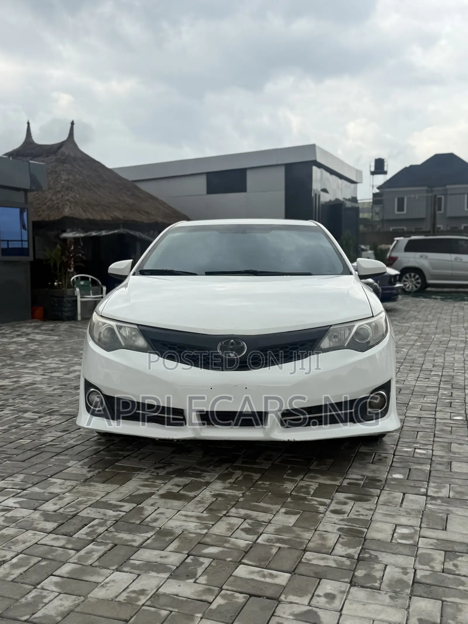 Toyota Camry SE 4dr Sedan (2.5L 4cyl 6A) 2013 White