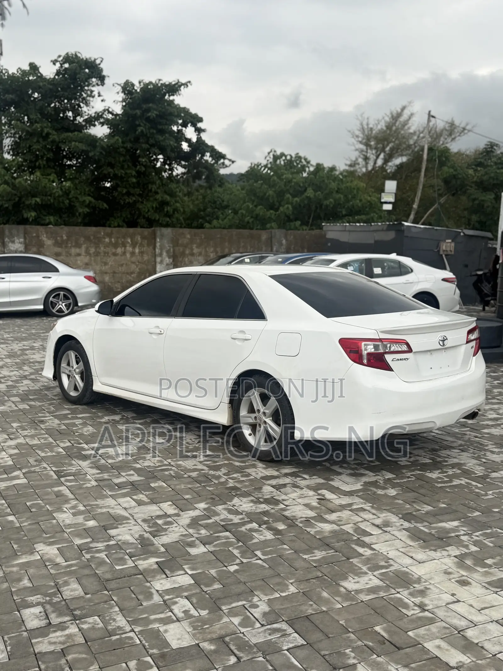 Toyota Camry SE 4dr Sedan (2.5L 4cyl 6A) 2013 White