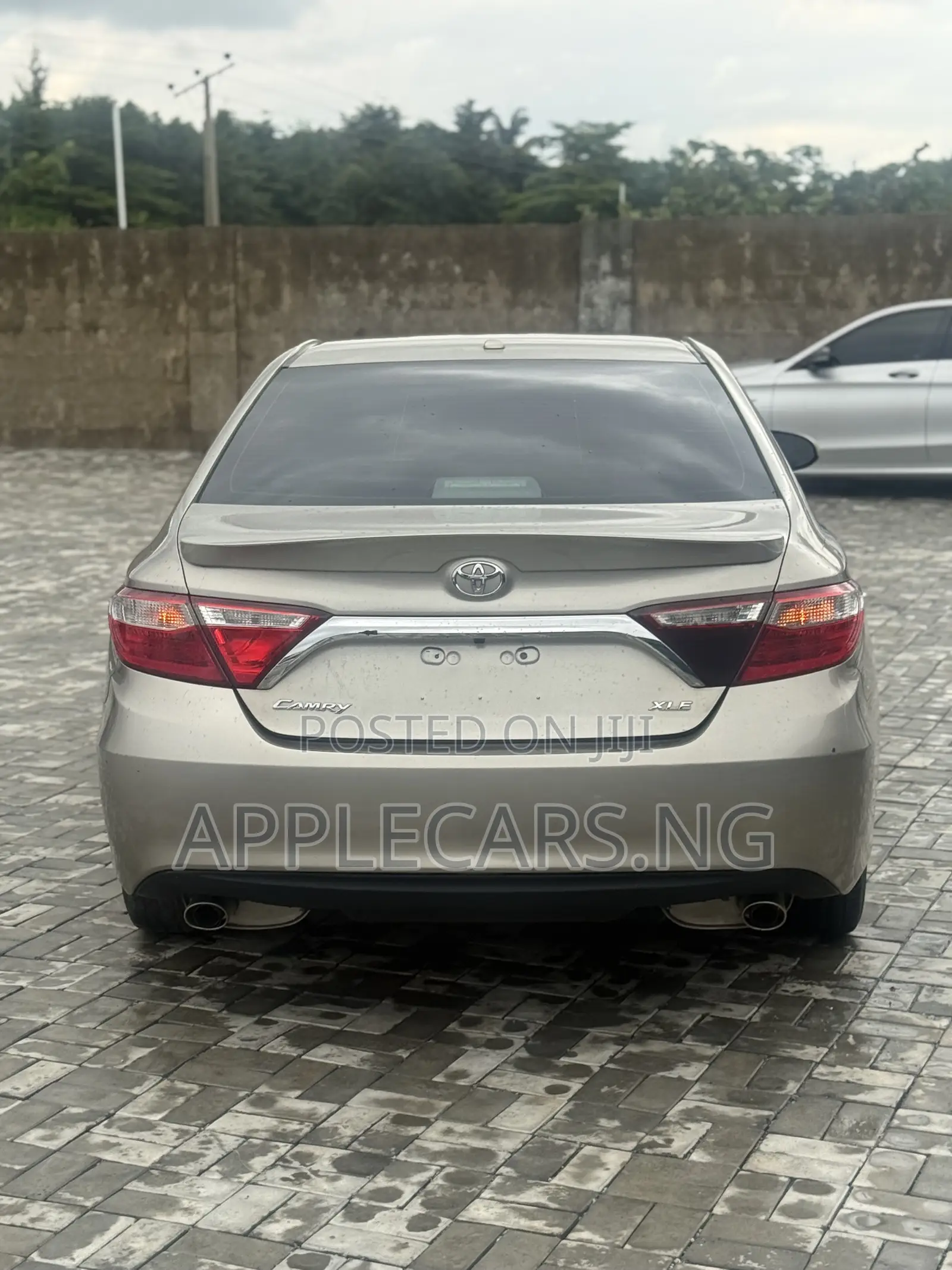 Toyota Camry XLE 4dr Sedan (3.5L 6cyl 6A) 2015 Gold