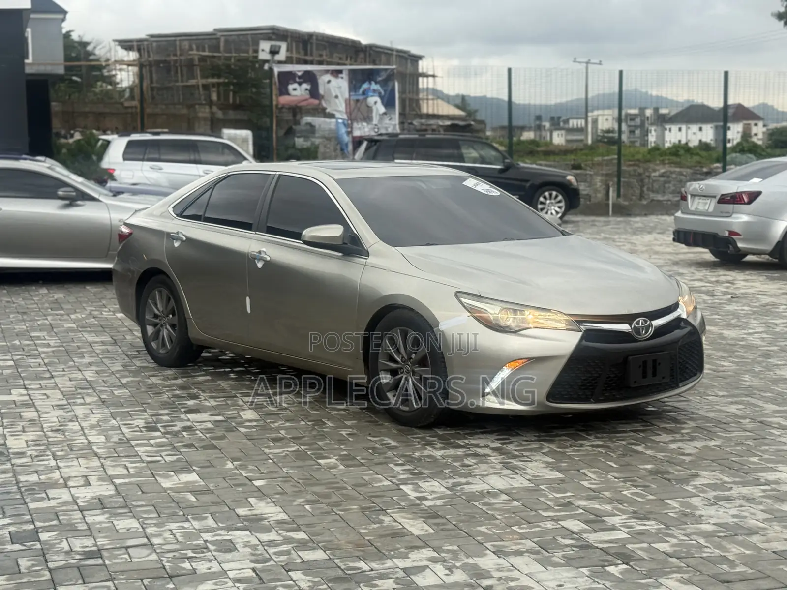 Toyota Camry XLE 4dr Sedan (3.5L 6cyl 6A) 2015 Gold