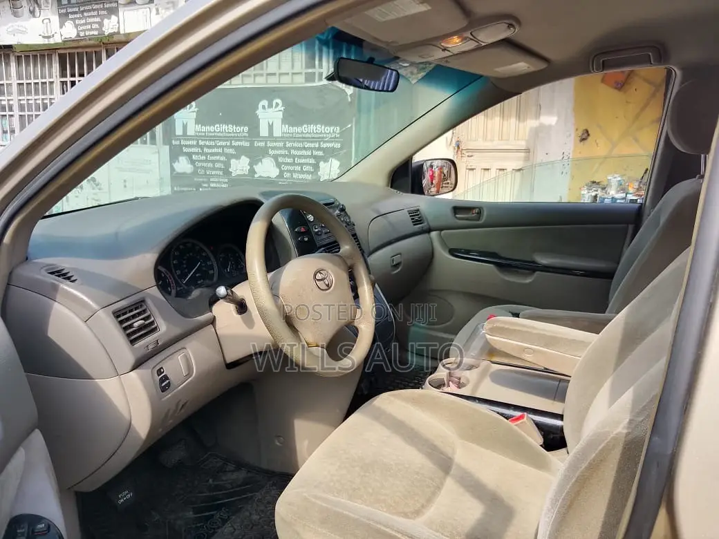 Toyota Sienna 2005 Gold