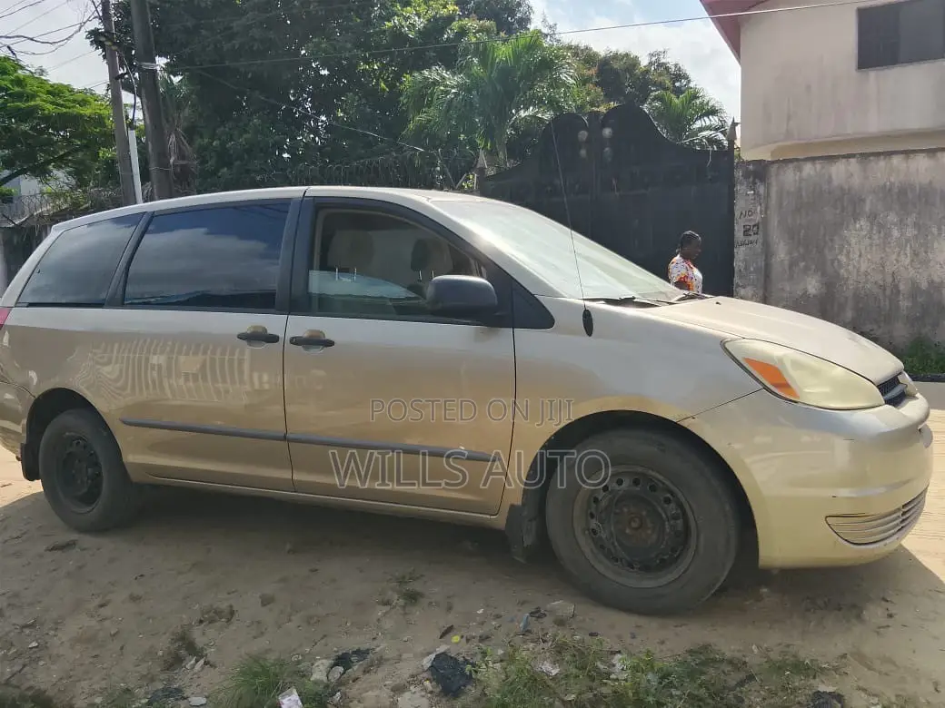 Toyota Sienna 2005 Gold