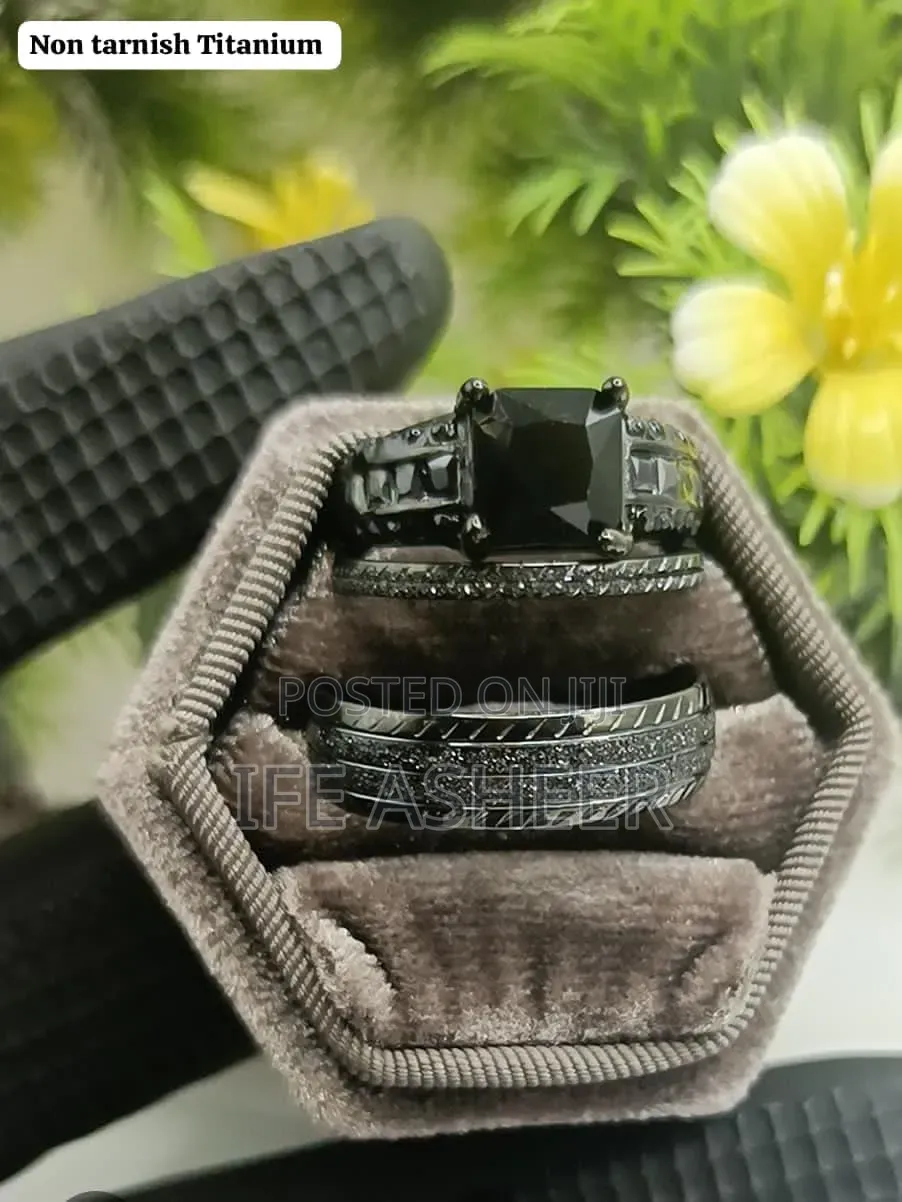 Glitters Couples Black Set of Wedding Ring G007