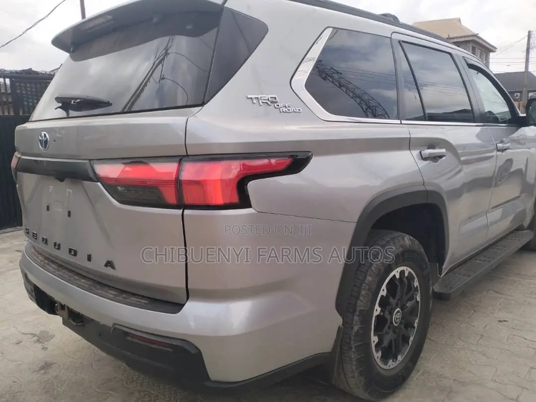 Toyota Sequoia 2024 Silver