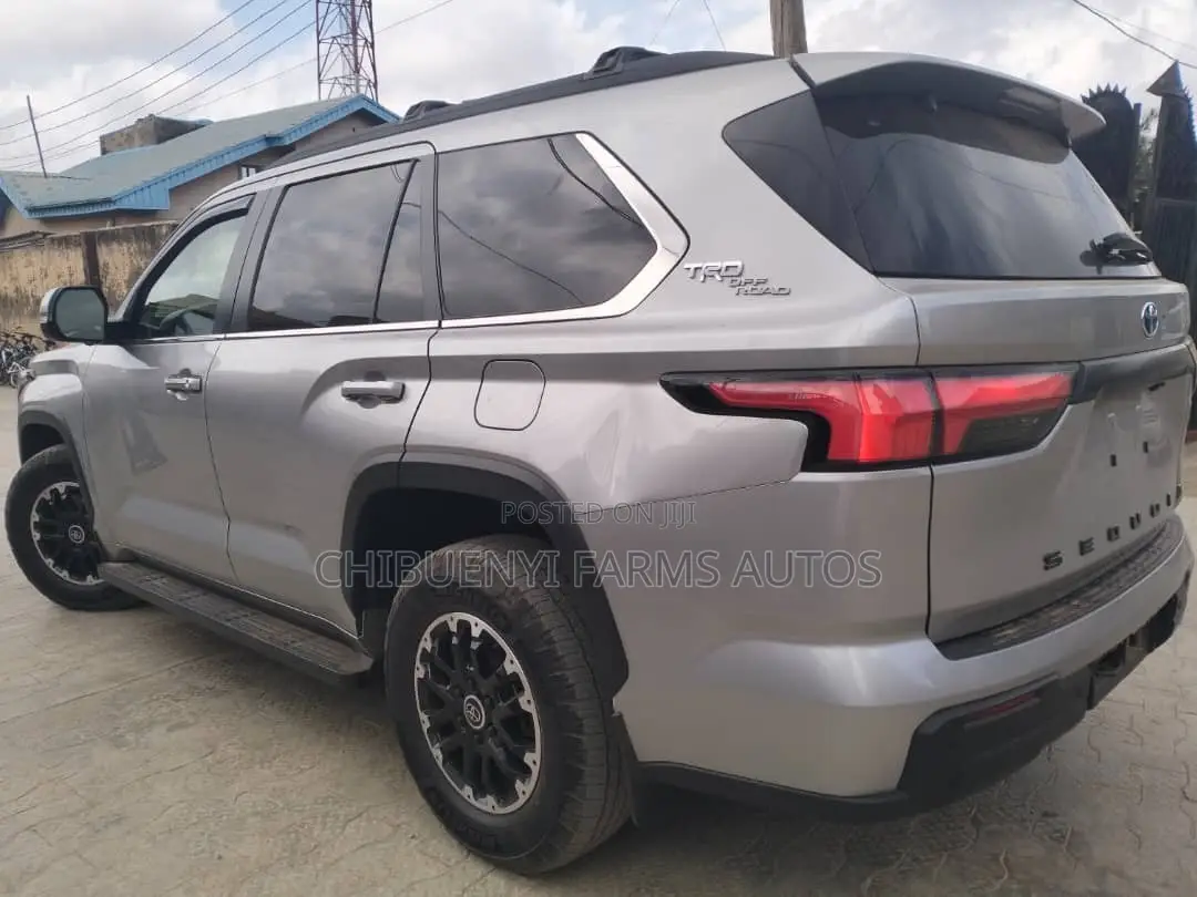 Toyota Sequoia 2024 Silver