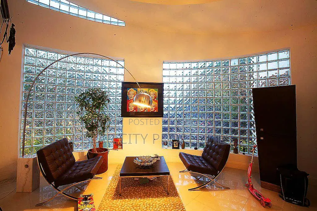 5bdrm Duplex in Vgc for sale