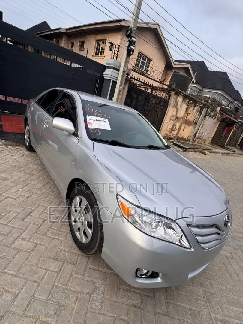 Toyota Camry 2011 Silver