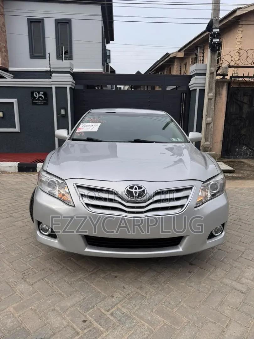 Toyota Camry 2011 Silver