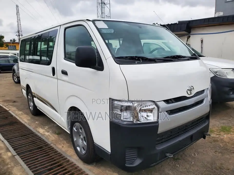 Toyota HiAce 2002 White