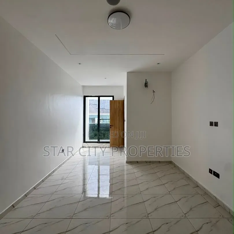 2bdrm Apartment in Chevron for sale