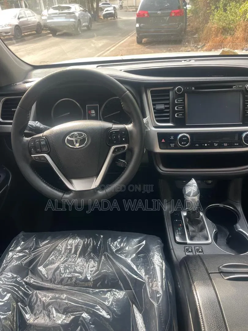 Toyota Highlander 2019 Silver