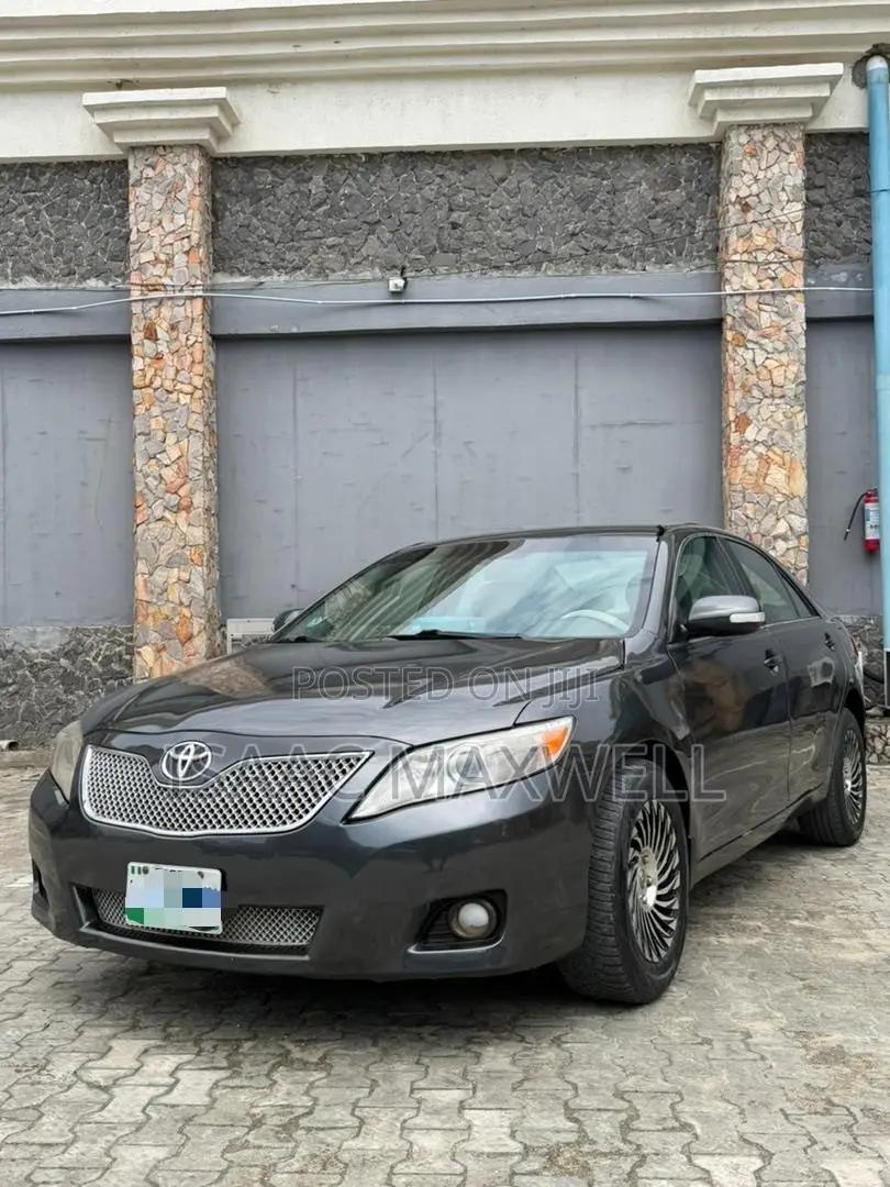 Toyota Camry 2011 Gray