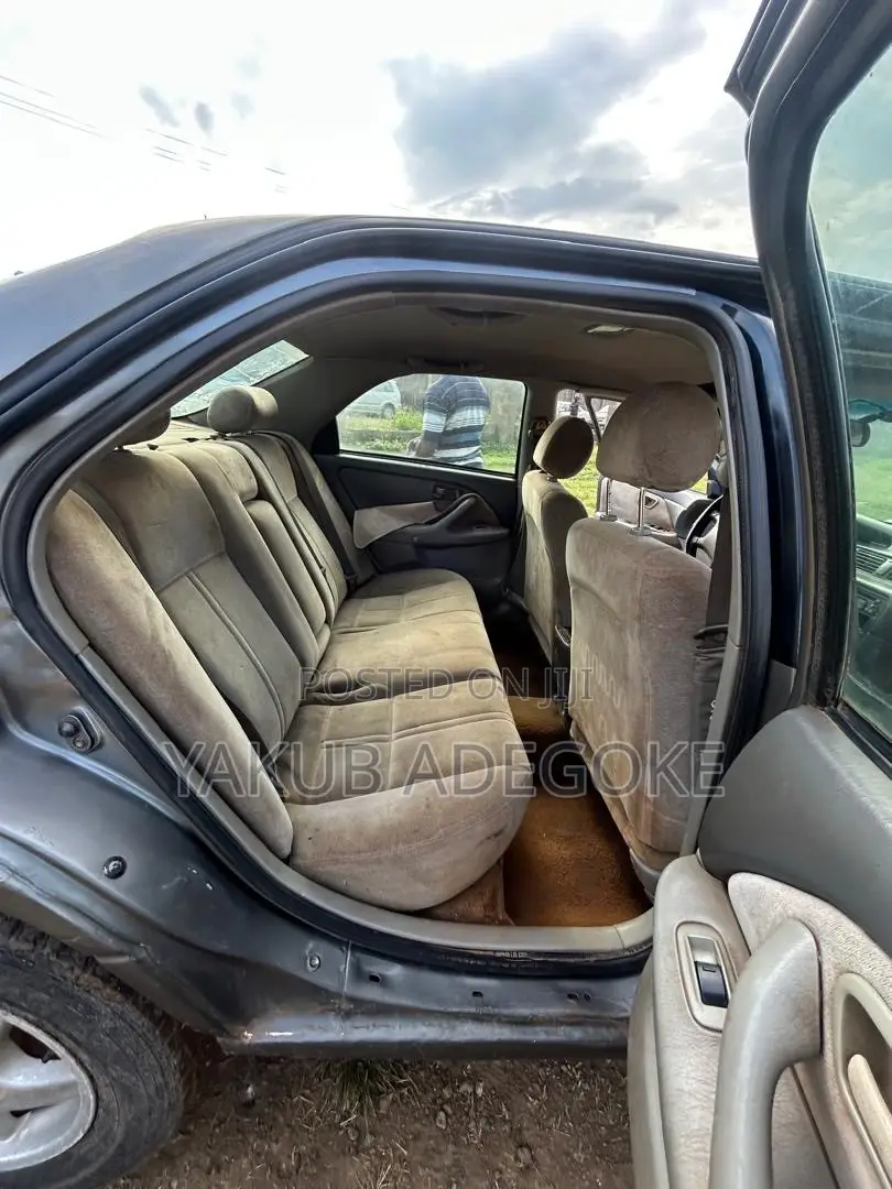 Toyota Camry 2000 Gray