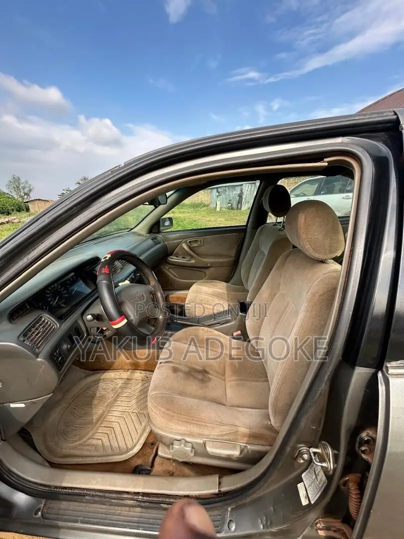 Toyota Camry 2000 Gray