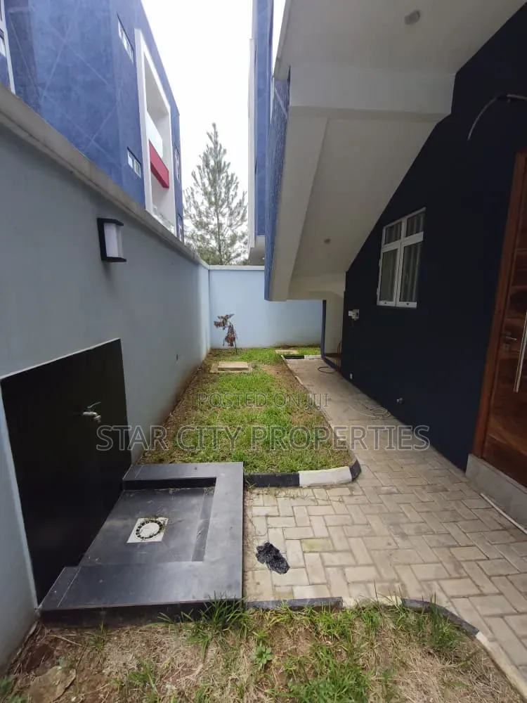 4bdrm Duplex in Ikeja for rent