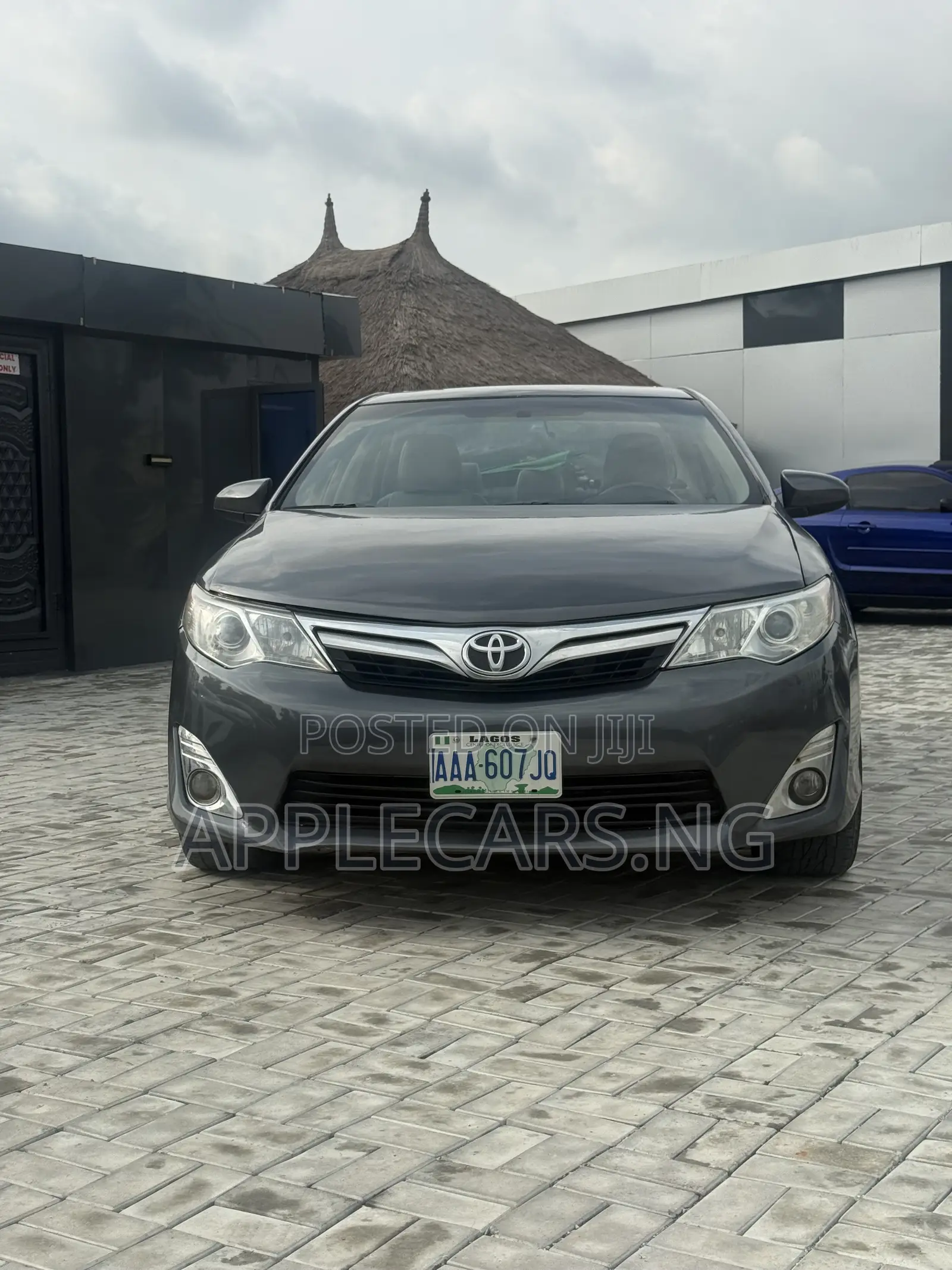 Toyota Camry XLE 4dr Sedan (2.5L 4cyl 6A) 2013 Gray