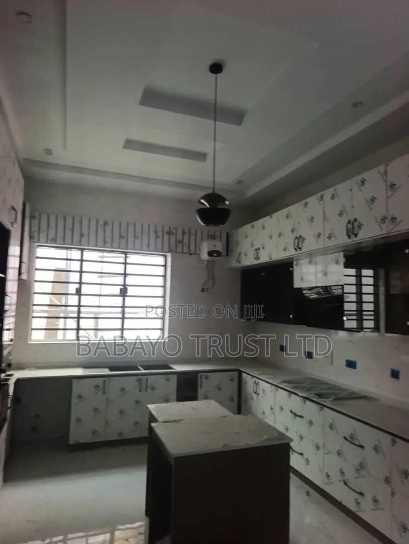 4bdrm Duplex in Ikolaba, Bodija for sale