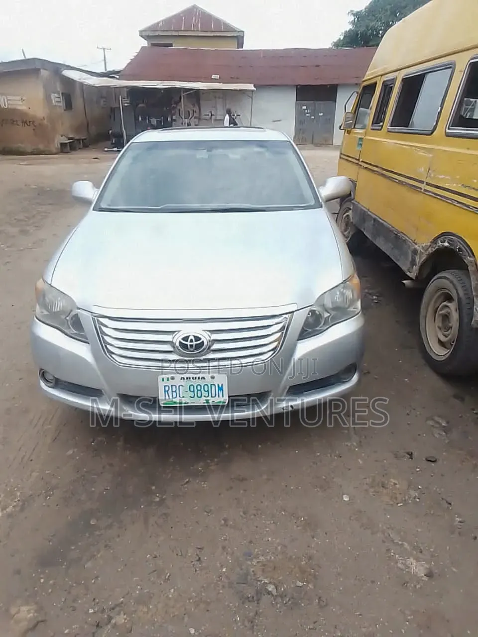 Toyota Avalon 2010 Silver
