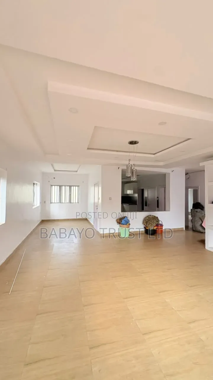 4bdrm Duplex in Jericho for rent