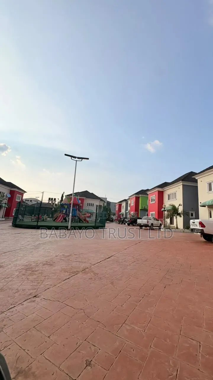 4bdrm Duplex in Jericho for rent