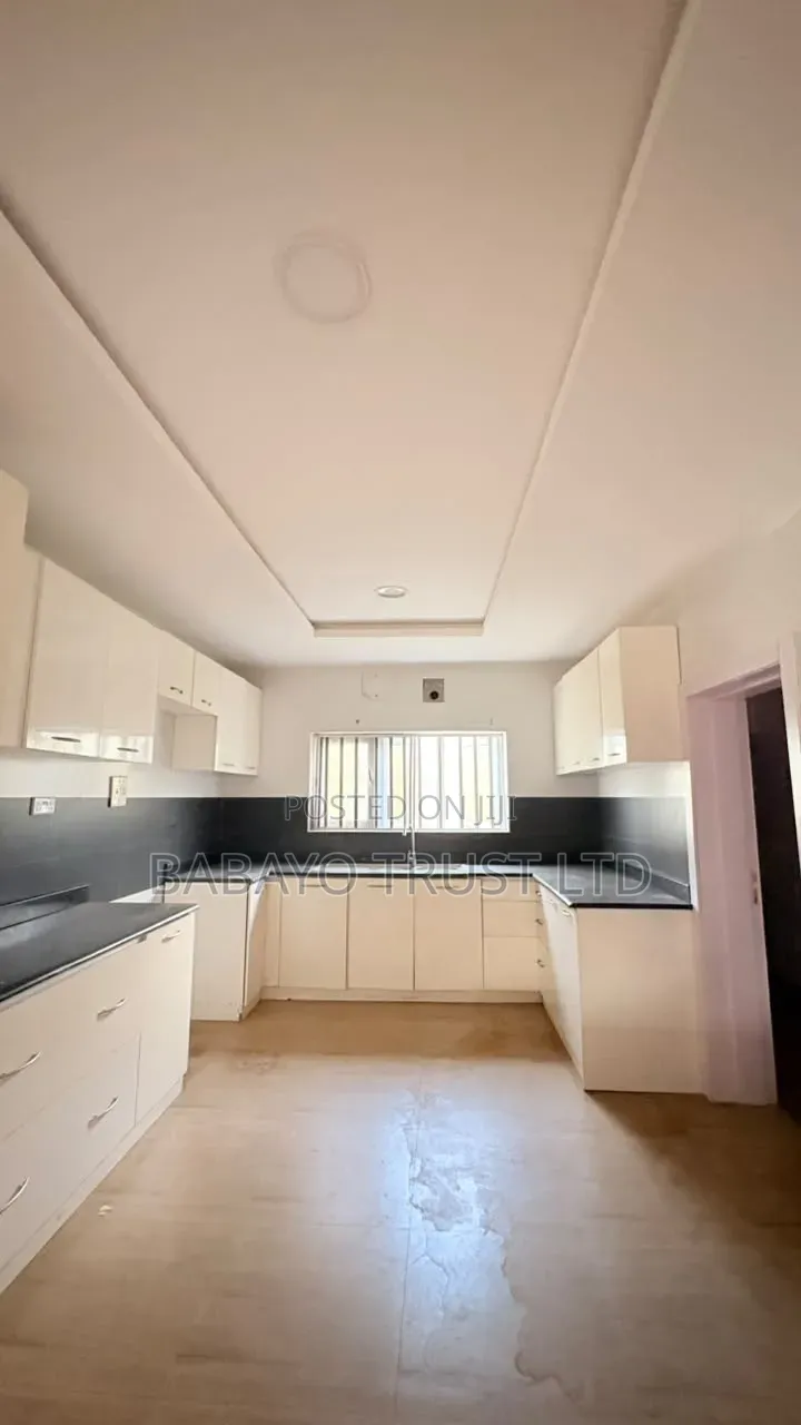 4bdrm Duplex in Jericho for rent