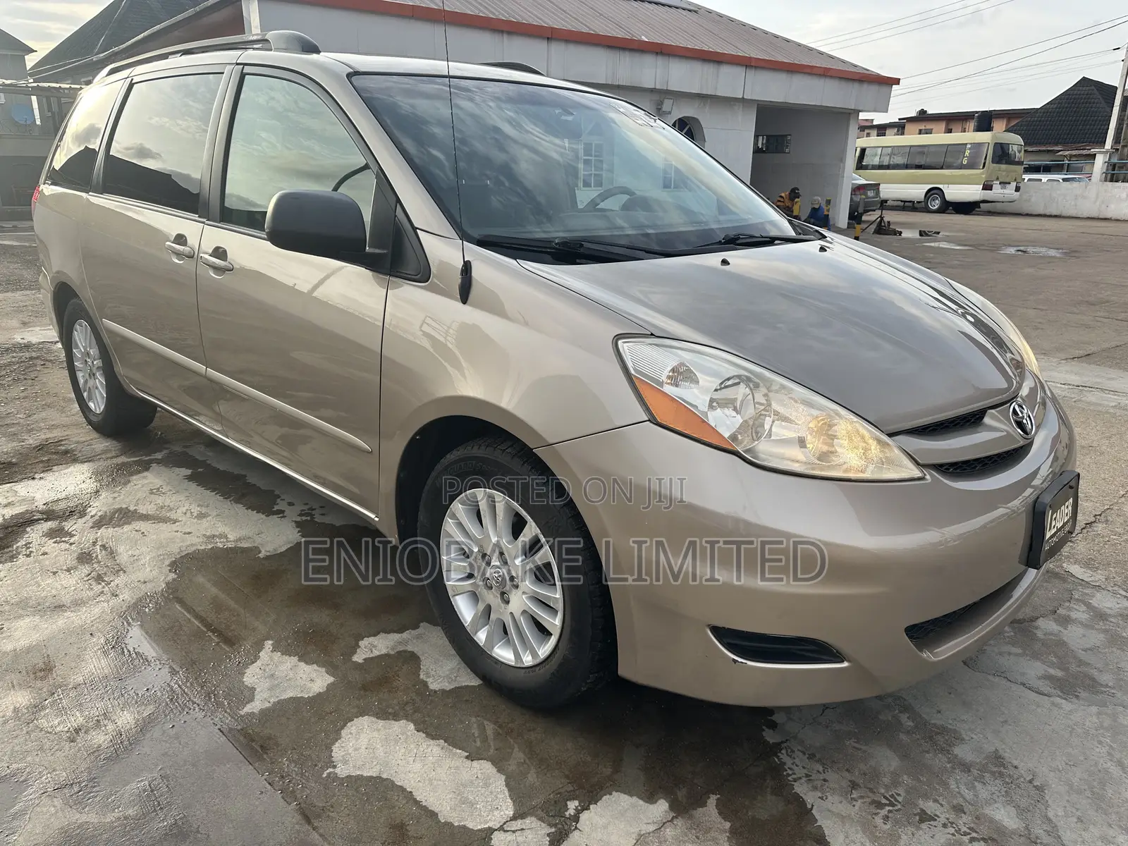 Toyota Sienna LE FWD 2006 Gold