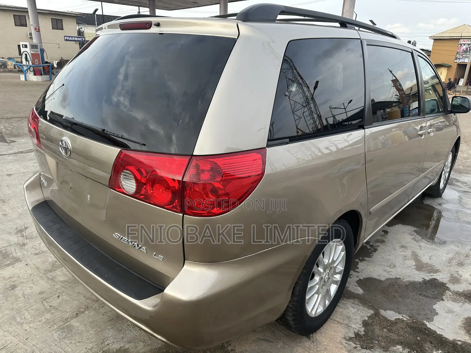 Toyota Sienna LE FWD 2006 Gold